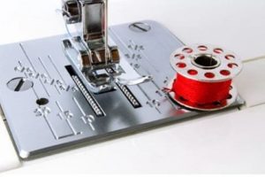 How to Feed a Bobbin in a Sewing Machine